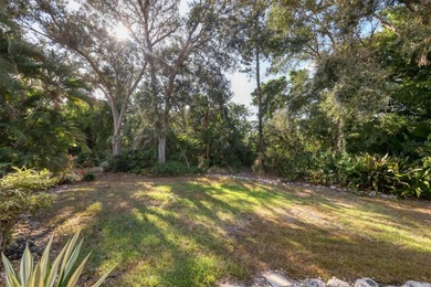 Under contract-accepting backup offers. Welcome to this on University Park Country Club in Florida - for sale on GolfHomes.com, golf home, golf lot