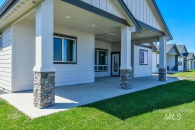 The Mirage by Pioneer Homes, charming single level home with a on Hunters Point Golf Club in Idaho - for sale on GolfHomes.com, golf home, golf lot