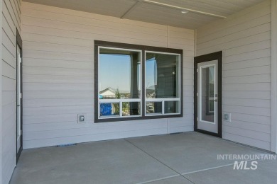 The Mirage by Pioneer Homes, charming single level home with a on Hunters Point Golf Club in Idaho - for sale on GolfHomes.com, golf home, golf lot