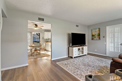 COME SEE THIS 2 BEDROOMS, 2 BATHS RANCH IN A 55+ ADULT COMMUNITY on Leisure Village Golf Course in Illinois - for sale on GolfHomes.com, golf home, golf lot