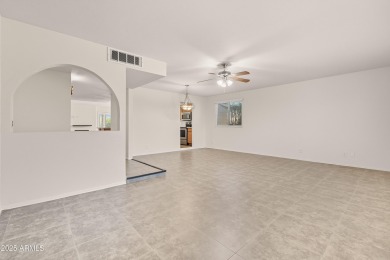 GREAT OPEN FLOOR PLAN IN A PRIME LOCATION.  SINGLE LEVEL 4 on Ahwatukee Country Club in Arizona - for sale on GolfHomes.com, golf home, golf lot