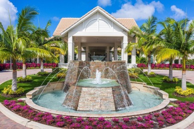 Beautiful one-story spacious stucco Villa w/ 15 ft ceilings on Aberdeen Golf and Country Club in Florida - for sale on GolfHomes.com, golf home, golf lot