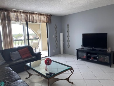 A MUST SEE! VERY WELL MAINTAINED 2 BEDROOMS 2 BATHROOMS CORNER on Inverrary Country Club in Florida - for sale on GolfHomes.com, golf home, golf lot