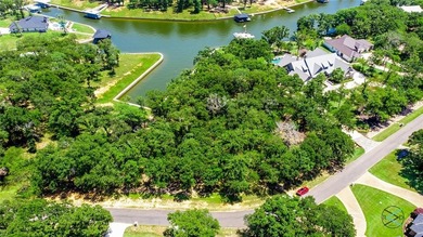 This exceptional 1.853-acre estate lot offers 300 feet of on Pinnacle Golf and Boat Club in Texas - for sale on GolfHomes.com, golf home, golf lot