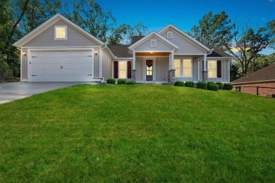 This charming home is ideally located just moments from Highway on Bella Vista Country Club - Kingswood in Arkansas - for sale on GolfHomes.com, golf home, golf lot