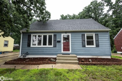 Check out this 3-bedroom home in an appealing location near on Highland Park Golf Course in Iowa - for sale on GolfHomes.com, golf home, golf lot