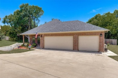 Beautifully maintained home located at 1501 Fairway Drive in on Woodlawn Country Club in Texas - for sale on GolfHomes.com, golf home, golf lot