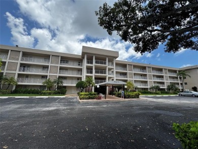 Step into luxury with this beautifully 2/2 condo located in the on Palm-Aire Country Club and Resort - Palms in Florida - for sale on GolfHomes.com, golf home, golf lot