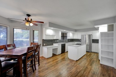 STUNNING GREEN TREE COUNTRY CLUB HOME ON TEE BOX #5 WITH GOLF on Green Tree Country Club in Texas - for sale on GolfHomes.com, golf home, golf lot