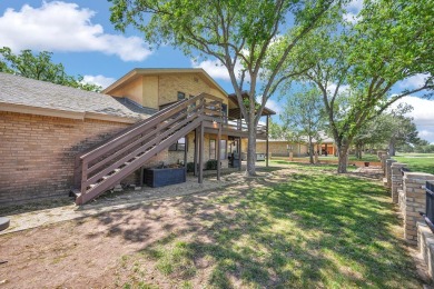 STUNNING GREEN TREE COUNTRY CLUB HOME ON TEE BOX #5 WITH GOLF on Green Tree Country Club in Texas - for sale on GolfHomes.com, golf home, golf lot
