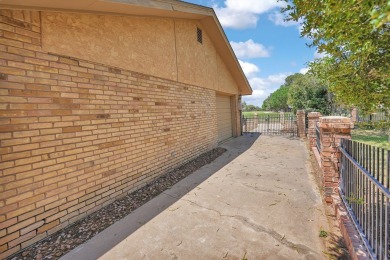STUNNING GREEN TREE COUNTRY CLUB HOME ON TEE BOX #5 WITH GOLF on Green Tree Country Club in Texas - for sale on GolfHomes.com, golf home, golf lot