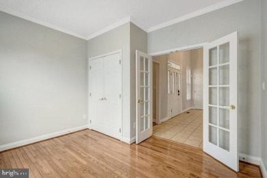 *Heritage Hunt 55+* GORGEOUS 3-lvl 'Lakemont'* Screened Porch!* on Heritage Hunt Golf and Country Club in Virginia - for sale on GolfHomes.com, golf home, golf lot