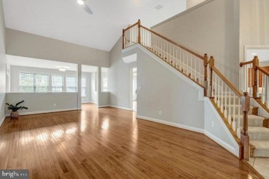 *Heritage Hunt 55+* GORGEOUS 3-lvl 'Lakemont'* Screened Porch!* on Heritage Hunt Golf and Country Club in Virginia - for sale on GolfHomes.com, golf home, golf lot