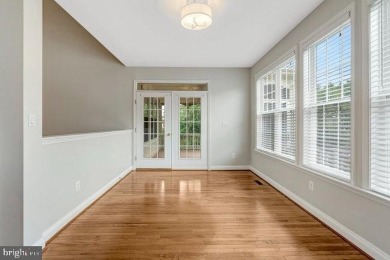 *Heritage Hunt 55+* GORGEOUS 3-lvl 'Lakemont'* Screened Porch!* on Heritage Hunt Golf and Country Club in Virginia - for sale on GolfHomes.com, golf home, golf lot