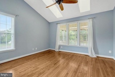 *Heritage Hunt 55+* GORGEOUS 3-lvl 'Lakemont'* Screened Porch!* on Heritage Hunt Golf and Country Club in Virginia - for sale on GolfHomes.com, golf home, golf lot
