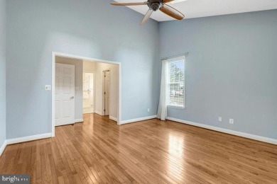 *Heritage Hunt 55+* GORGEOUS 3-lvl 'Lakemont'* Screened Porch!* on Heritage Hunt Golf and Country Club in Virginia - for sale on GolfHomes.com, golf home, golf lot