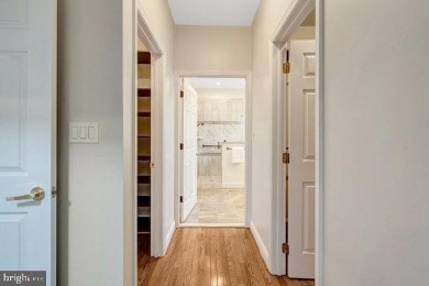 *Heritage Hunt 55+* GORGEOUS 3-lvl 'Lakemont'* Screened Porch!* on Heritage Hunt Golf and Country Club in Virginia - for sale on GolfHomes.com, golf home, golf lot
