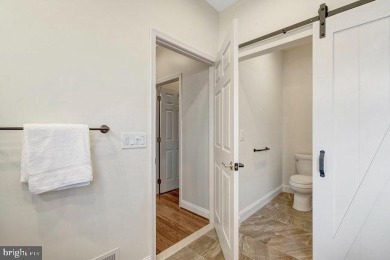 *Heritage Hunt 55+* GORGEOUS 3-lvl 'Lakemont'* Screened Porch!* on Heritage Hunt Golf and Country Club in Virginia - for sale on GolfHomes.com, golf home, golf lot