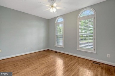 *Heritage Hunt 55+* GORGEOUS 3-lvl 'Lakemont'* Screened Porch!* on Heritage Hunt Golf and Country Club in Virginia - for sale on GolfHomes.com, golf home, golf lot
