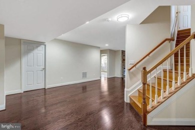 *Heritage Hunt 55+* GORGEOUS 3-lvl 'Lakemont'* Screened Porch!* on Heritage Hunt Golf and Country Club in Virginia - for sale on GolfHomes.com, golf home, golf lot