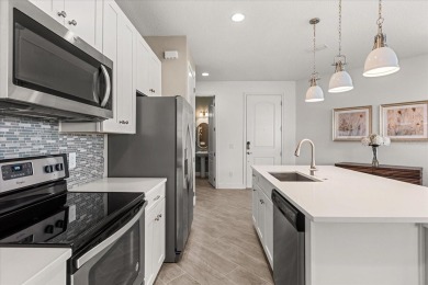 Gorgeous end-unit townhome with 3 spacious bedrooms, 2.5 on Eagle Creek Golf Club in Florida - for sale on GolfHomes.com, golf home, golf lot