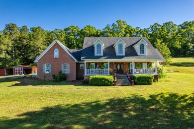 What a deal for this bundle! 4 bed, 3.5 bath, 2,911 sq ft. home on Glenwood Country Club in Arkansas - for sale on GolfHomes.com, golf home, golf lot