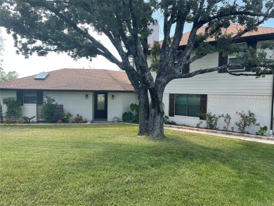 This stunning 5 bedroom, 3 bath home offers breathtaking lake on Lake Kiowa Golf Course in Texas - for sale on GolfHomes.com, golf home, golf lot