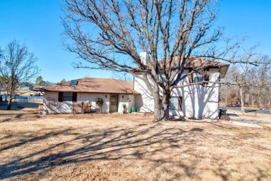 This stunning 5 bedroom, 3 bath home offers breathtaking lake on Lake Kiowa Golf Course in Texas - for sale on GolfHomes.com, golf home, golf lot