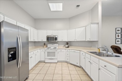 This well-maintained 1,780 square foot home is located in the on Wedgewood Golfers Club in Mississippi - for sale on GolfHomes.com, golf home, golf lot