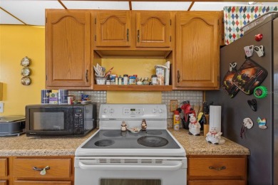 PRICE DROP! TWO BED and TWO BATHROOM in 55 plus Golf Course on Mainlands Golf Club in Florida - for sale on GolfHomes.com, golf home, golf lot