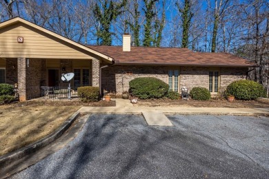 This condo is located in Phenix City near Lakewood Golf Course on Lakewood Golf Course in Alabama - for sale on GolfHomes.com, golf home, golf lot