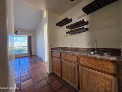 Great opportunity to own a HUD Home, save thousands! Don't miss on Saddlebrooke Golf Course in Arizona - for sale on GolfHomes.com, golf home, golf lot