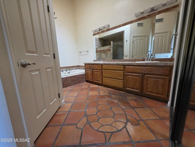 Great opportunity to own a HUD Home, save thousands! Don't miss on Saddlebrooke Golf Course in Arizona - for sale on GolfHomes.com, golf home, golf lot