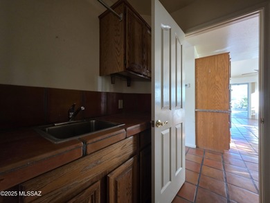 Great opportunity to own a HUD Home, save thousands! Don't miss on Saddlebrooke Golf Course in Arizona - for sale on GolfHomes.com, golf home, golf lot