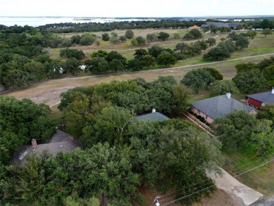 Welcome to this spacious 3 bedroom 2.1 bath 2 car garage in on The Club At Runaway Bay in Texas - for sale on GolfHomes.com, golf home, golf lot