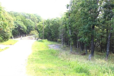 Nice parcel of land located in Unit 5 in Holiday Island. Has on Holiday Island Executive Golf Course in Arkansas - for sale on GolfHomes.com, golf home, golf lot