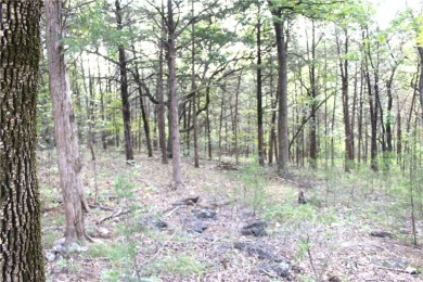 Nice parcel of land located in Unit 5 in Holiday Island. Has on Holiday Island Executive Golf Course in Arkansas - for sale on GolfHomes.com, golf home, golf lot