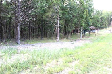 Nice parcel of land located in Unit 5 in Holiday Island. Has on Holiday Island Executive Golf Course in Arkansas - for sale on GolfHomes.com, golf home, golf lot