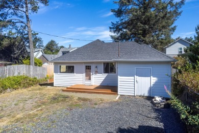 This darling single level Gleneden Beach cottage has been on Salishan Spa and Golf Resort in Oregon - for sale on GolfHomes.com, golf home, golf lot