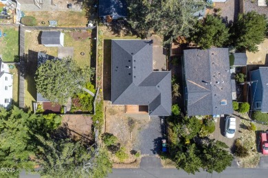 This darling single level Gleneden Beach cottage has been on Salishan Spa and Golf Resort in Oregon - for sale on GolfHomes.com, golf home, golf lot