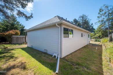 This darling single level Gleneden Beach cottage has been on Salishan Spa and Golf Resort in Oregon - for sale on GolfHomes.com, golf home, golf lot