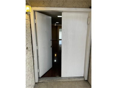 SPACIOUS TOWNHOUSE WITH 2 CAR GARAGE !  UNIQUE COMMUNITY THAT on Las Vegas National Golf Club in Nevada - for sale on GolfHomes.com, golf home, golf lot