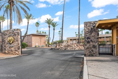 Convenient living right in the heart of Tucson! This inviting 2 on Randolph Park Golf Courses in Arizona - for sale on GolfHomes.com, golf home, golf lot