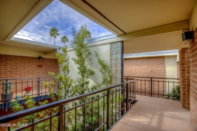 Convenient living right in the heart of Tucson! This inviting 2 on Randolph Park Golf Courses in Arizona - for sale on GolfHomes.com, golf home, golf lot