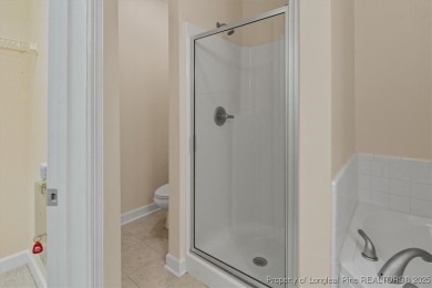 -Kings Grant gated golf community w/ pool. Beautiful immaculate on Kings Grant Golf and Country Club in North Carolina - for sale on GolfHomes.com, golf home, golf lot