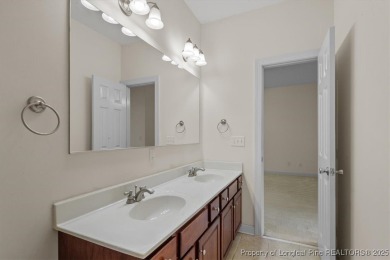 -Kings Grant gated golf community w/ pool. Beautiful immaculate on Kings Grant Golf and Country Club in North Carolina - for sale on GolfHomes.com, golf home, golf lot