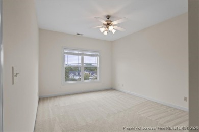 -Kings Grant gated golf community w/ pool. Beautiful immaculate on Kings Grant Golf and Country Club in North Carolina - for sale on GolfHomes.com, golf home, golf lot