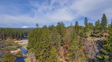 Enjoy spectacular views and nature at your doorstep from this on Widgi Creek Golf Club in Oregon - for sale on GolfHomes.com, golf home, golf lot