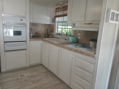 -- CHARMING 2 Bedroom / 1 Bath BEACH COTTAGE!! Located in the on Spessard Holland Golf Course in Florida - for sale on GolfHomes.com, golf home, golf lot