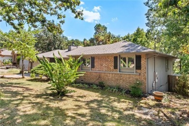 Fantastic family home that has been recently remodeled and is on Bella Vista - Metfield Golf Complex and Country Club in Arkansas - for sale on GolfHomes.com, golf home, golf lot